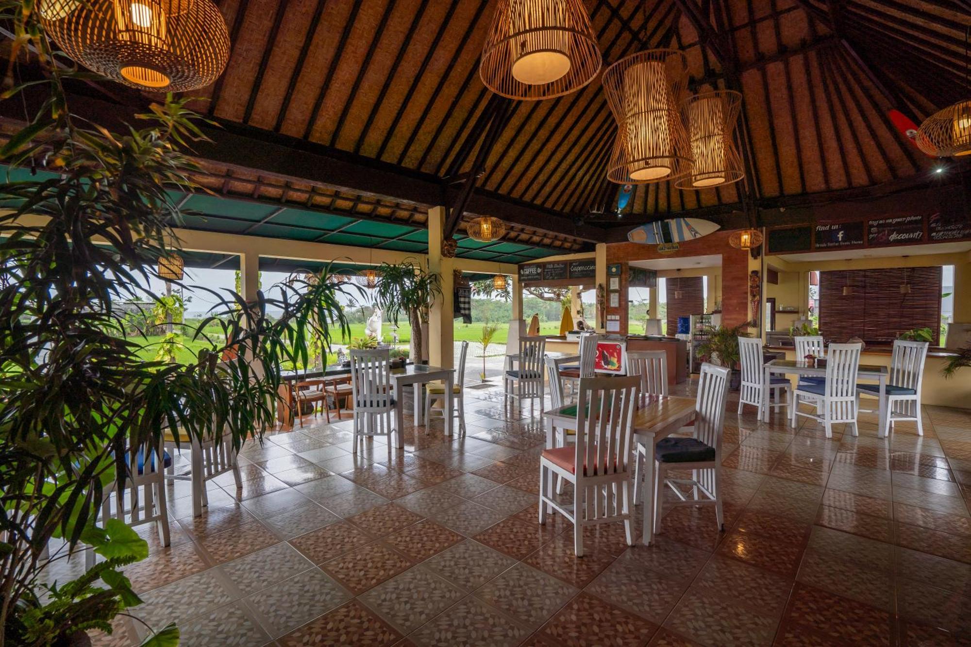 นีร์มาลา เกสท์ฮาส์ Hotel เกอรามัส ภายนอก รูปภาพ