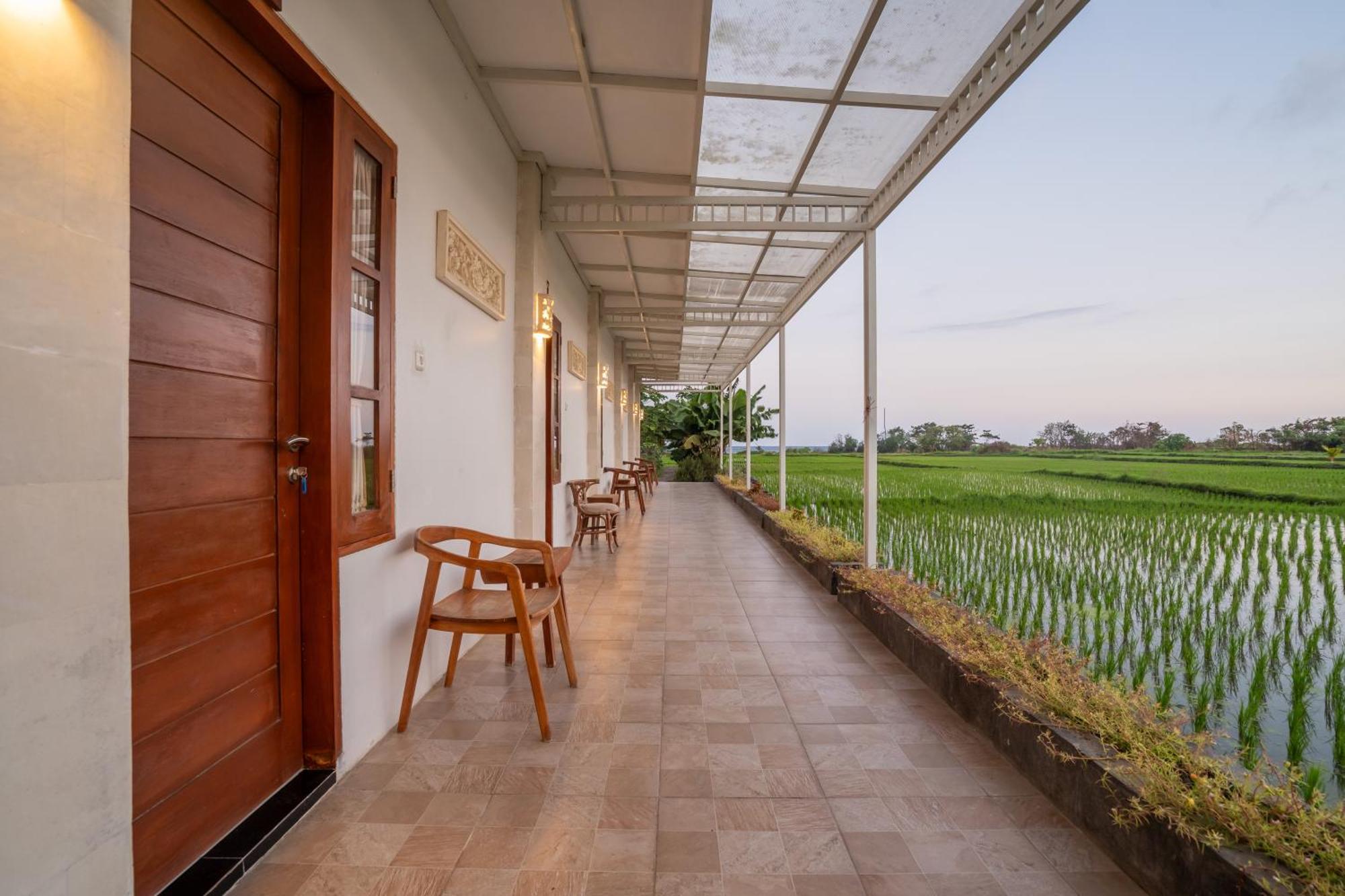 นีร์มาลา เกสท์ฮาส์ Hotel เกอรามัส ภายนอก รูปภาพ